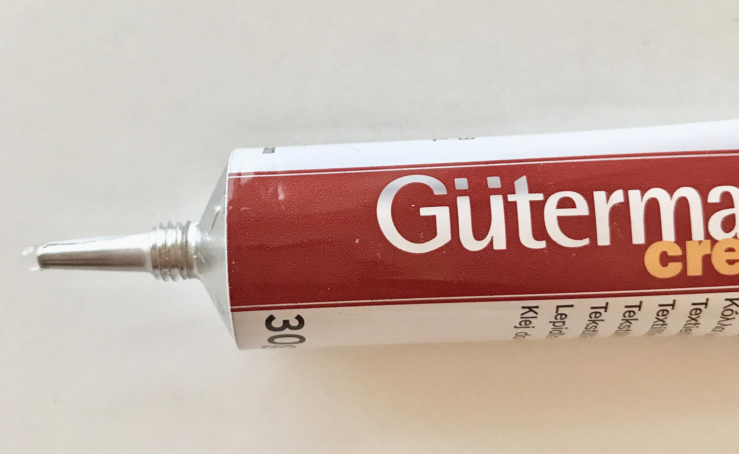 Gutermann HT2 hs a pointed metal nozzle for easy application