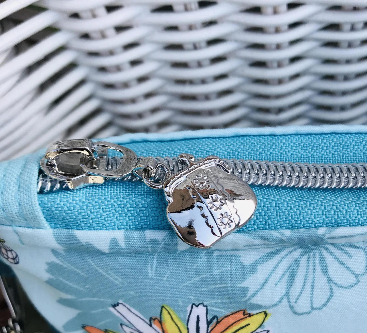 Handbag shaped zip pull in silver, together with Bobbin Girl's Mediterranean Zipper Tape