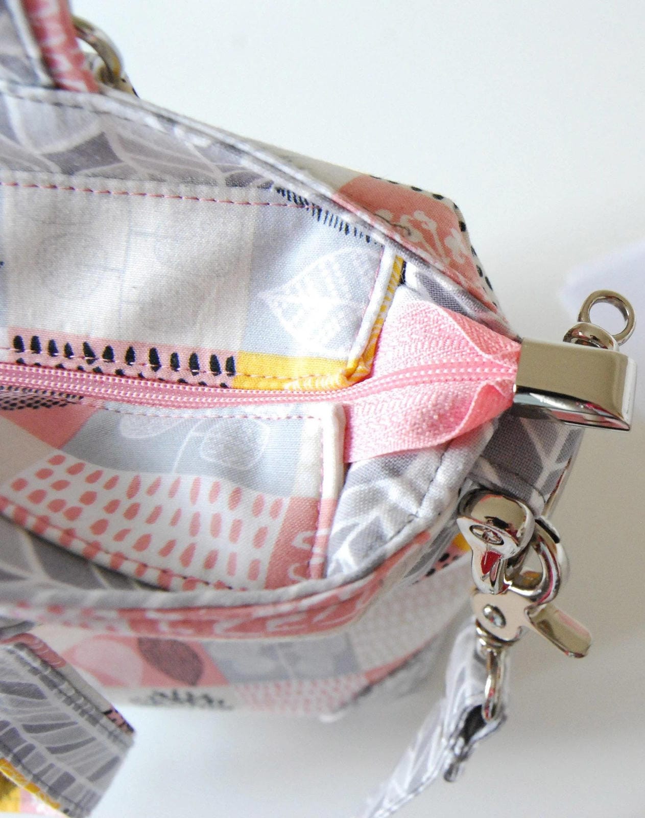 Bobbin Girl's handmade bag shows how a zip end will add a touch of bling to any bag