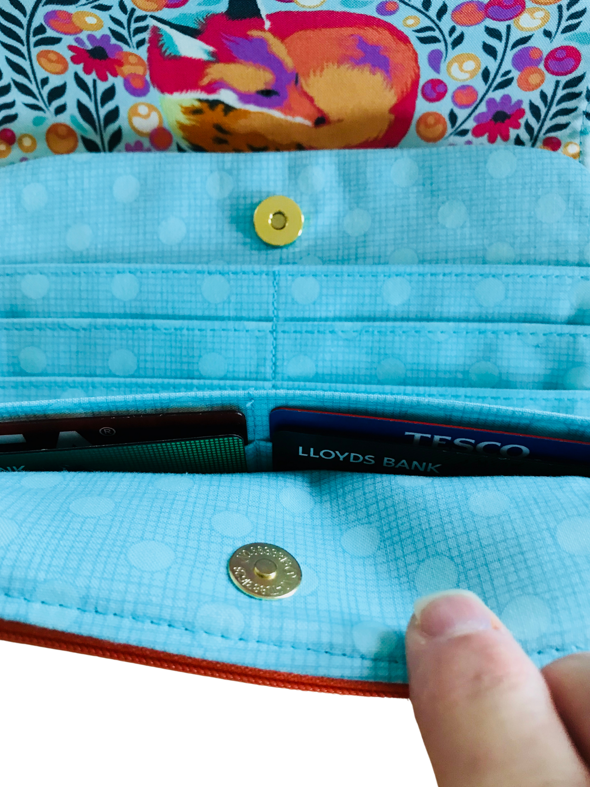 use magnetic bag snaps on wallets, purses and totes for easy yet secure closure