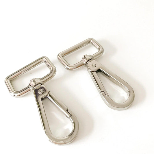 silver swivel snap hooks available in silver with a 25mm slot for bag straps 